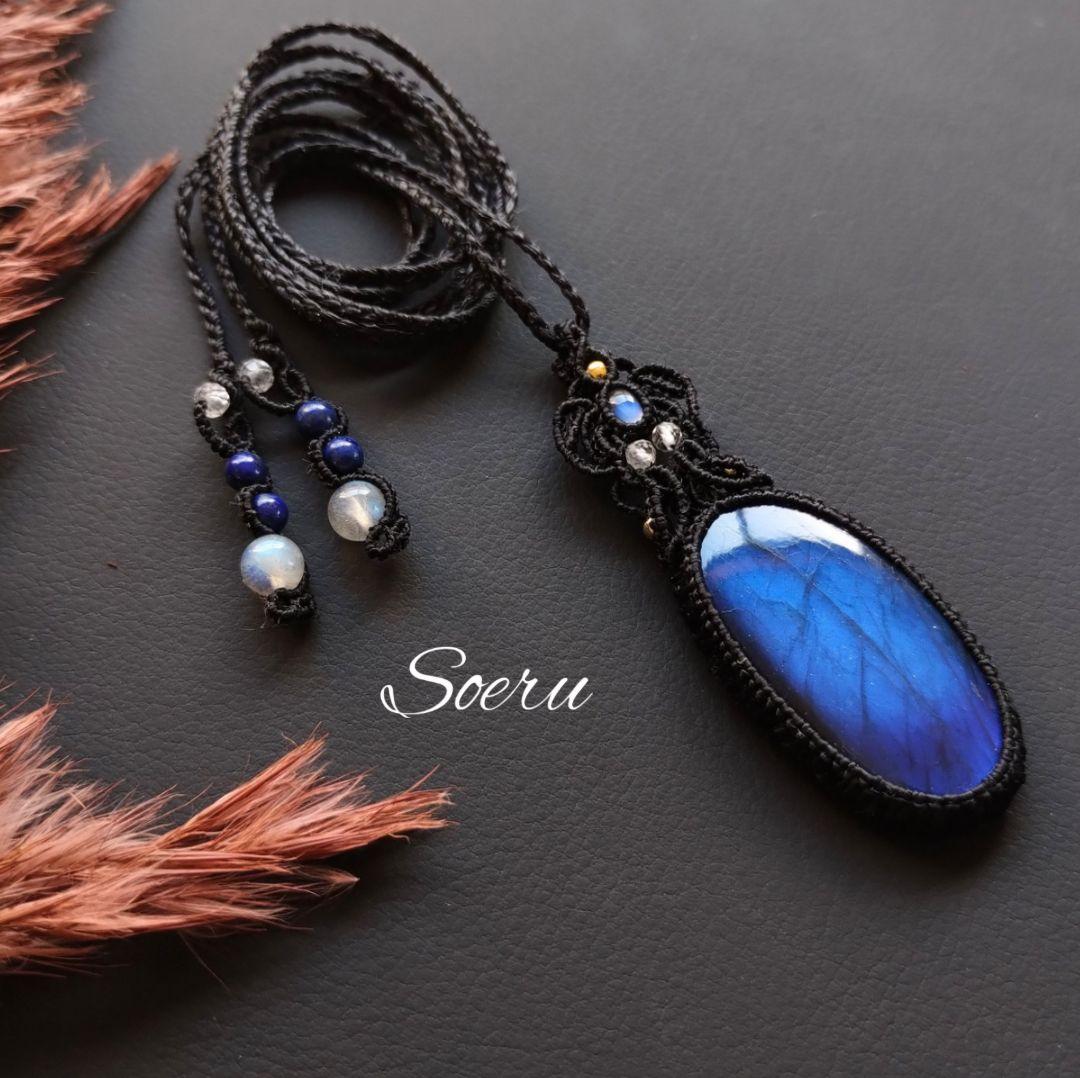 ラブラドライト＆ブルームーンストーンのマクラメ編みネックレス　ペンダント　天然石