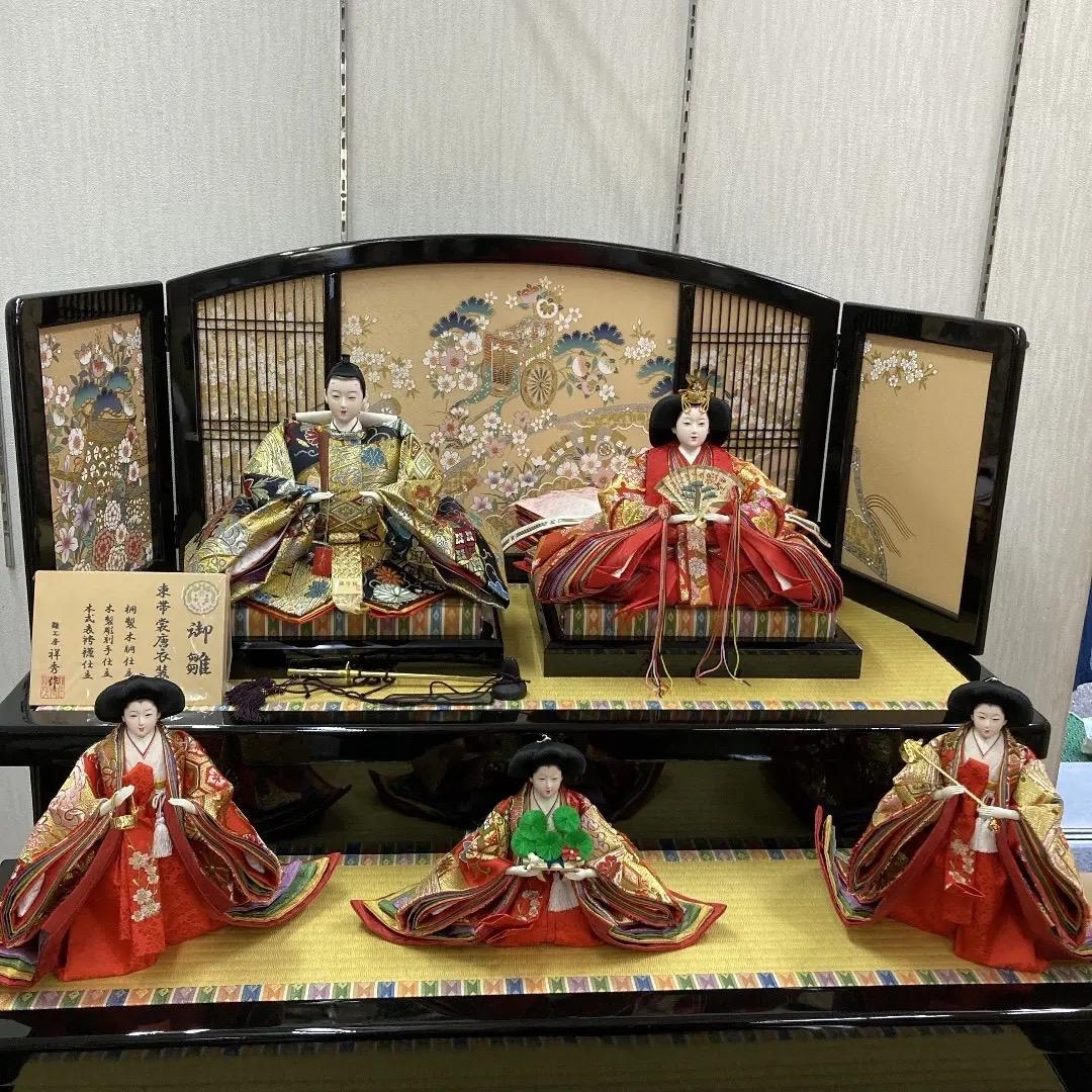 B3 高級黒塗り　豪華な三段飾り　台巾105㎝位　ひな人形台と屏風のみ