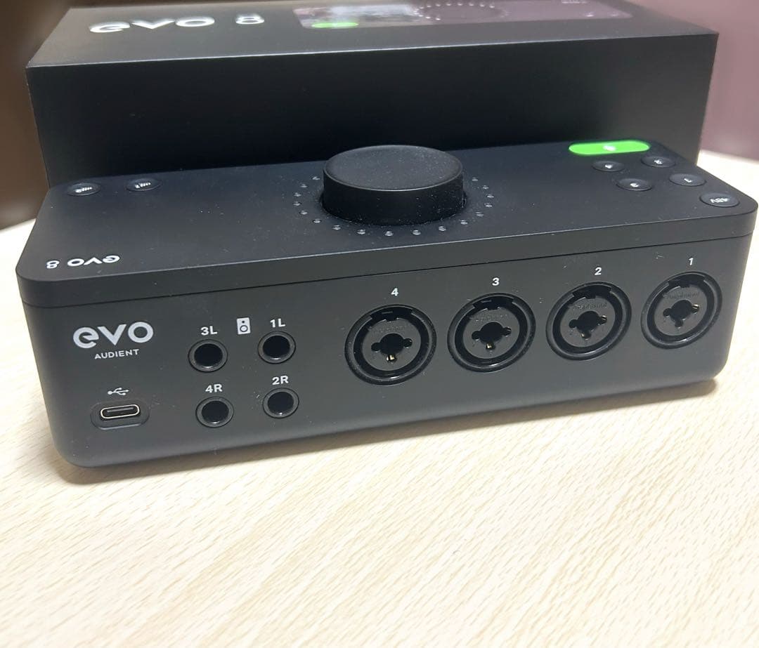 evo8 オーディオインターフェイス