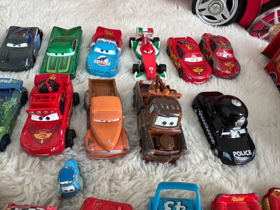 カーズ ミニカーケース ライトニング・マックイーン 約41台付き