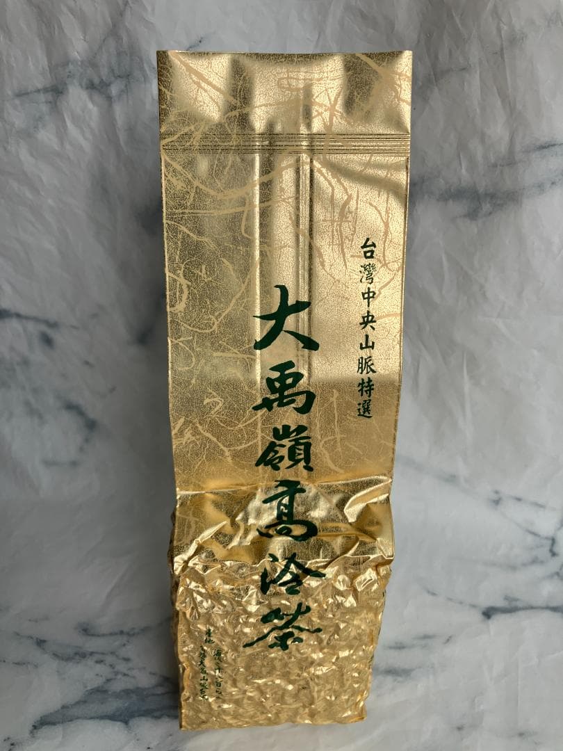 【希少な台湾産　高冷ウーロン茶】余韻の長い大禹嶺高冷茶＋専用保存缶付き