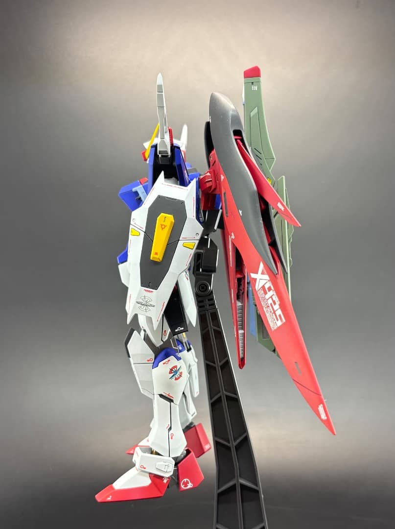 【塗装完成品】MG 1/100 デスティニーガンダム