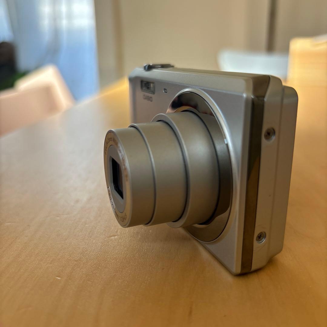 【美品】CASIO EXILIM 16.1MP デジタルカメラ シルバー