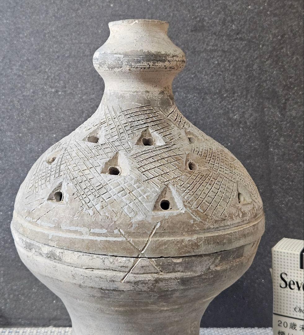 朝鮮半島古陶磁器　新羅土器　三角透かし造幾何学文様蓋付　香炉　祭器　古代陶磁器