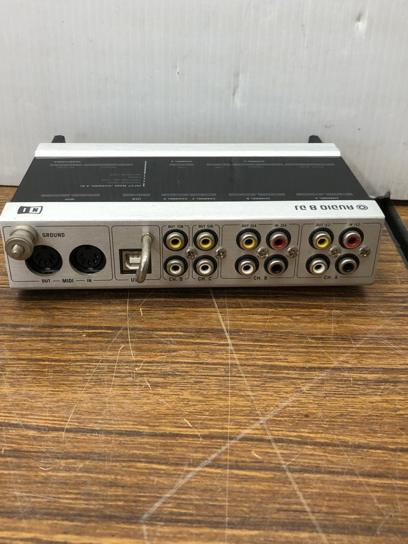 NATIVE INSTRUMENTSオーディオインターフェイス AUDIO8DJ
