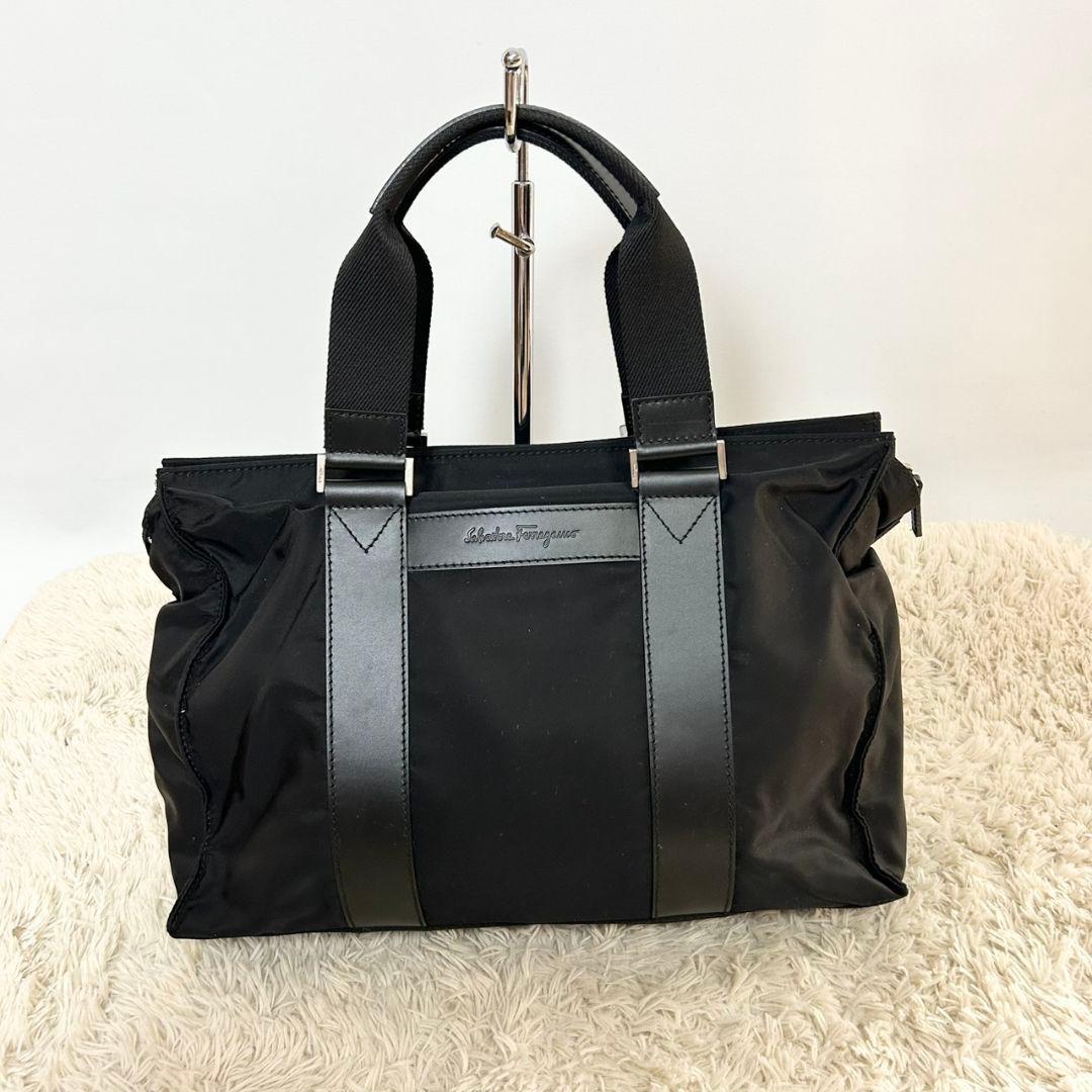 Ferragamo フェラガモ　ビジネスバッグ　トートバック　ナイロン　ロゴ　黒