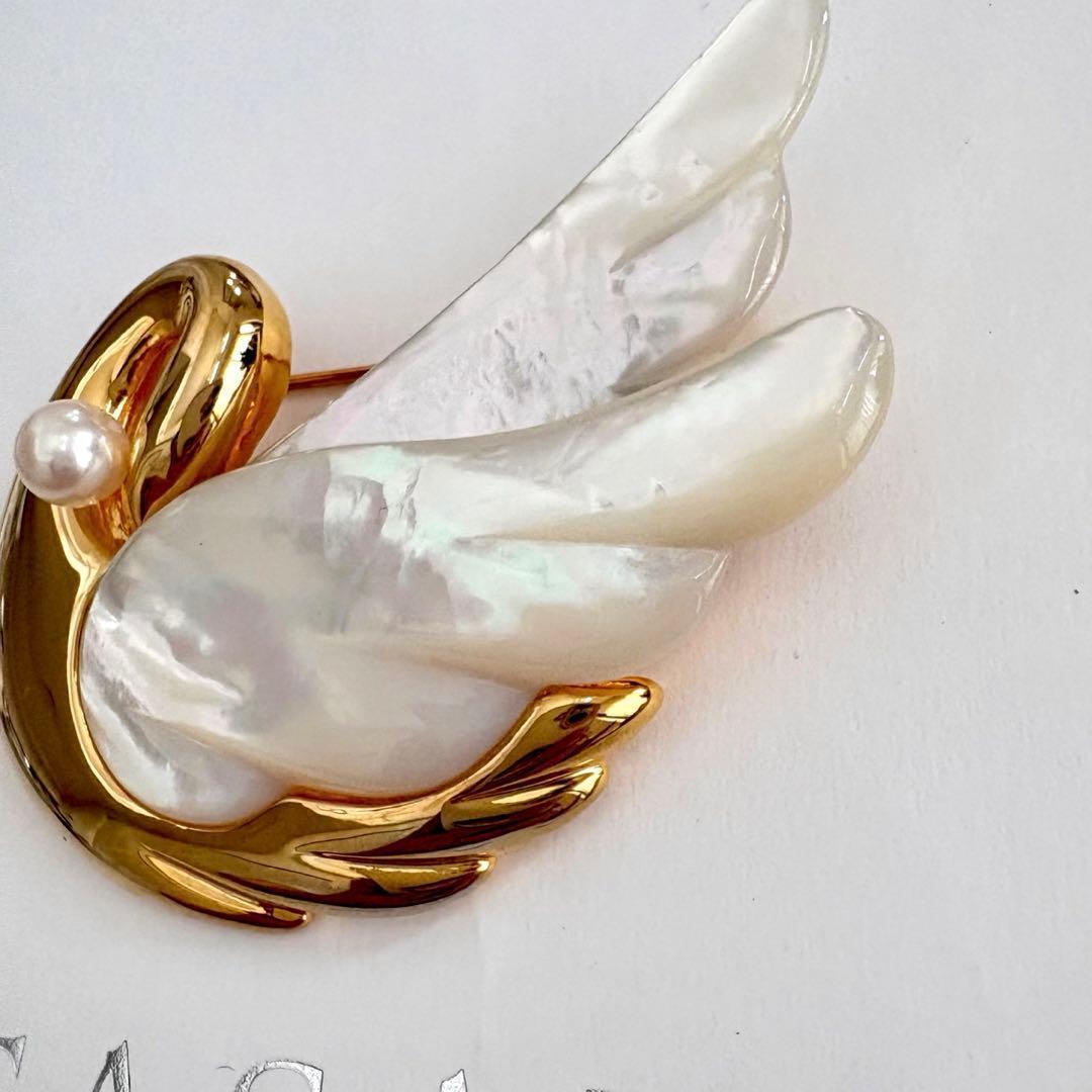 TASAKI タサキ マザーオブパール　アコヤ真珠　スワンモチーフ SVブローチ