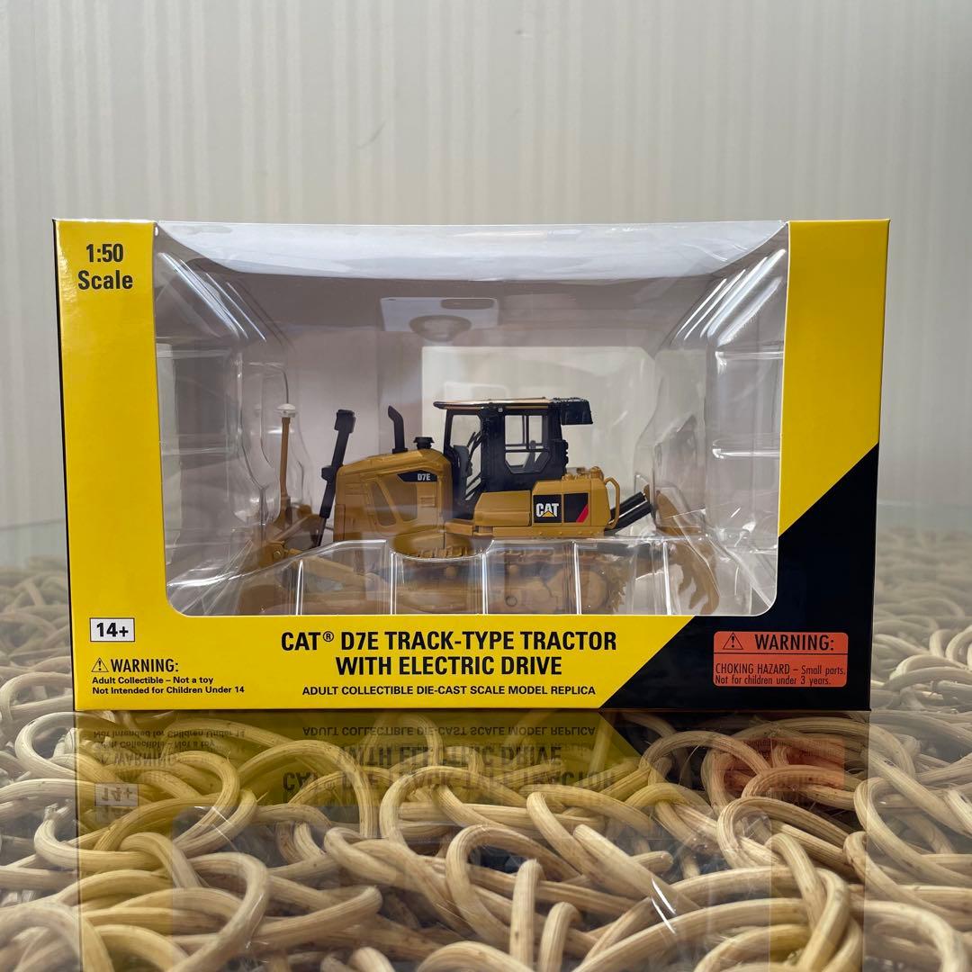 CAT D7E トラック型トラクター 1:50 スケール