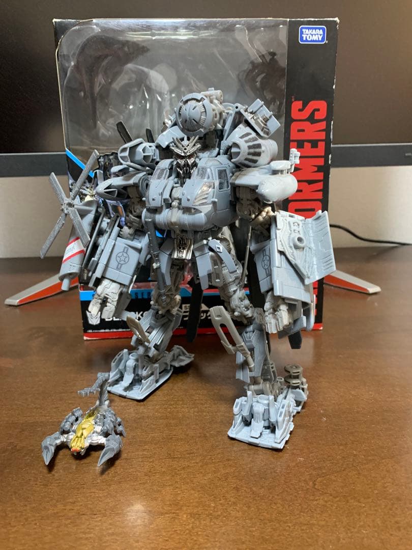 トランスフォーマー スタジオシリーズ SS-08 ブラックアウト