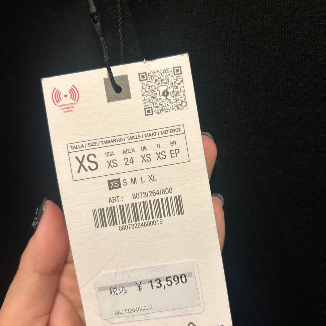 フード付き黒チェスターコート　ZARA 新品未使用