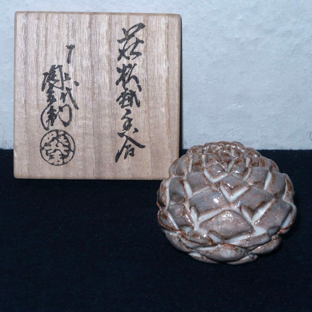 【茶道具】12代田原陶兵衛作　萩焼松毬香合