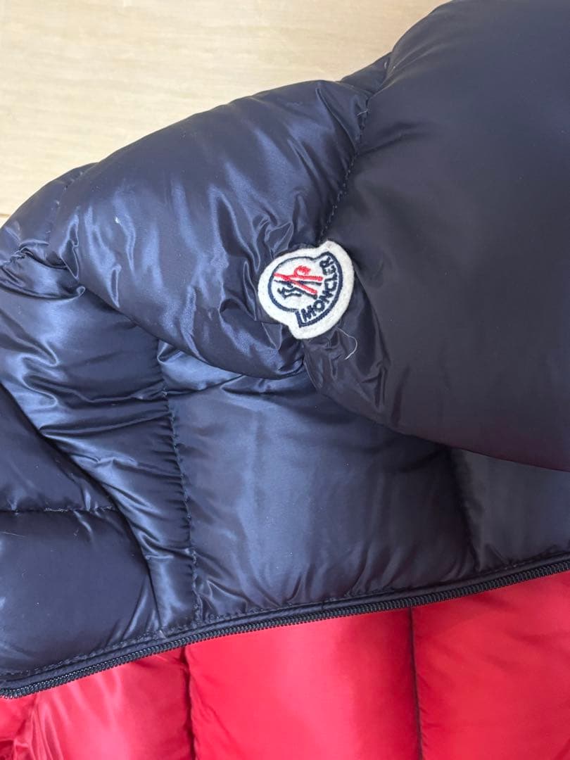 値下げ中！美品！モンクレール　フード付きダウンジャケット ネイビー/レッド