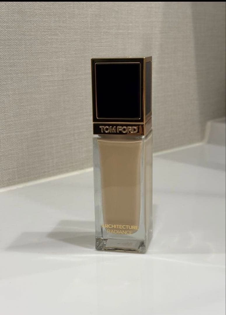 トムフォード アーキテクチャーラディアンス ハイドレーティング ファンデーション