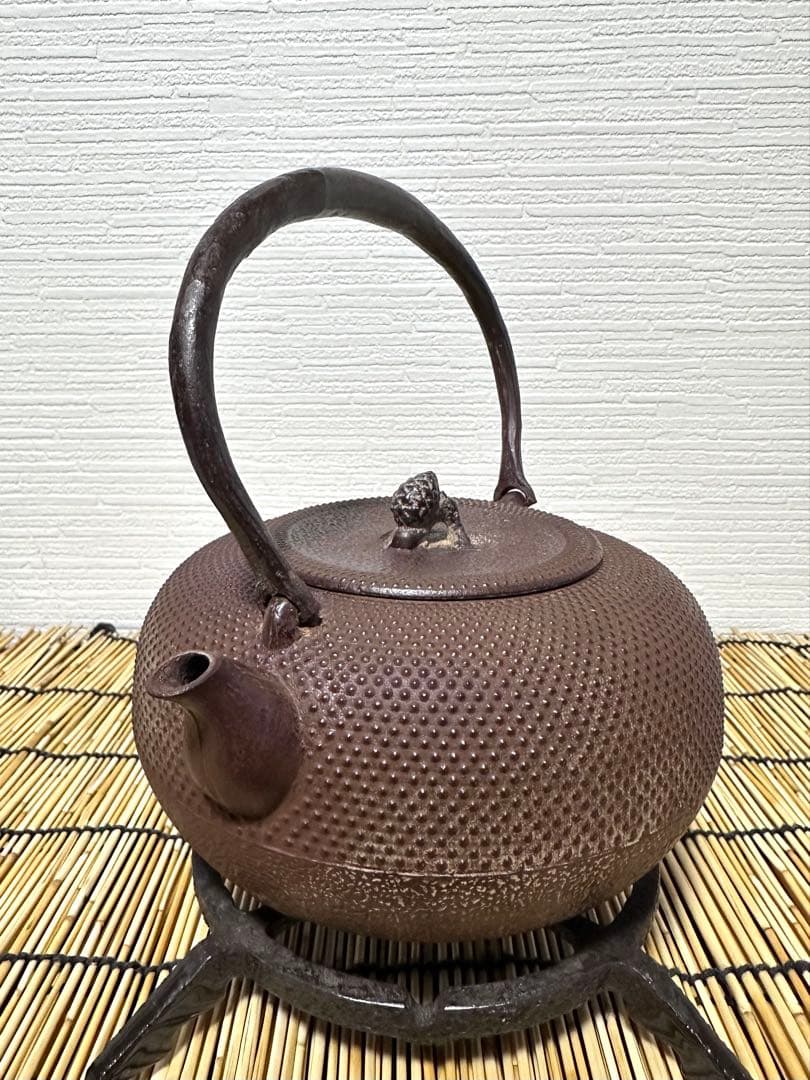 ＵＳＥＤ、良品　南部銘　南部釜師造１２型アラレ　鉄瓶　南部鉄瓶　南部鉄器　鉄瓶