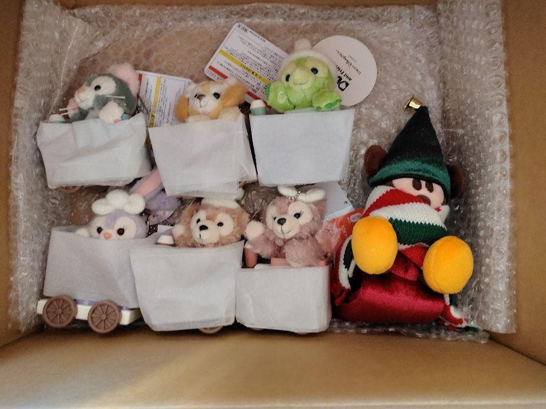 ダッフィーフレンズストラップ　ぬいぐるみバンド　リゾート限定2022寅ピンバッジ