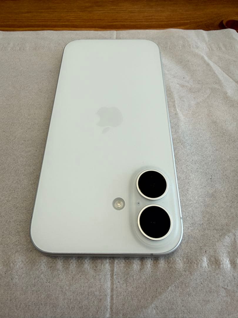 【極美品】iPhone16 アイフォーン16 128ホワイトSIMシム フリー