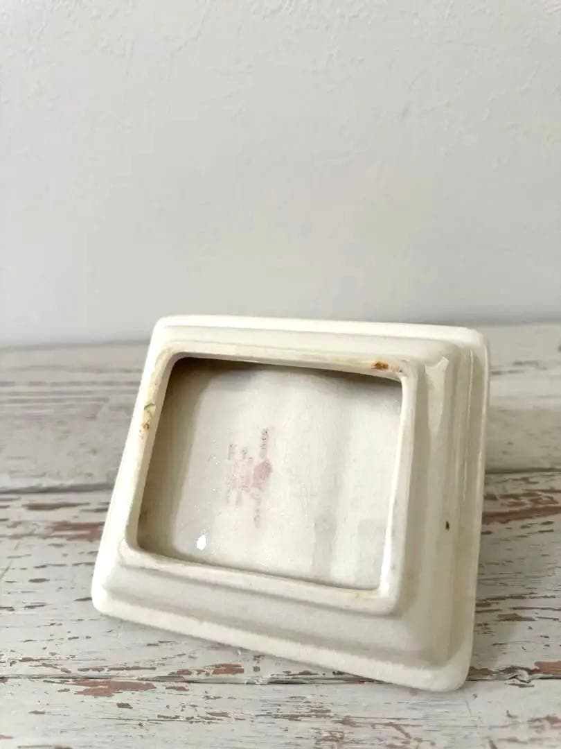 アンティーク 花籠柄の陶器製 ソープディッシュ