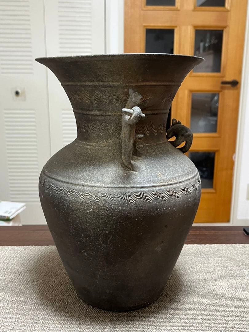 中国　古美術 黒陶 古代朝鮮 高台付壺 祭器 旧蔵品　花印嵌文