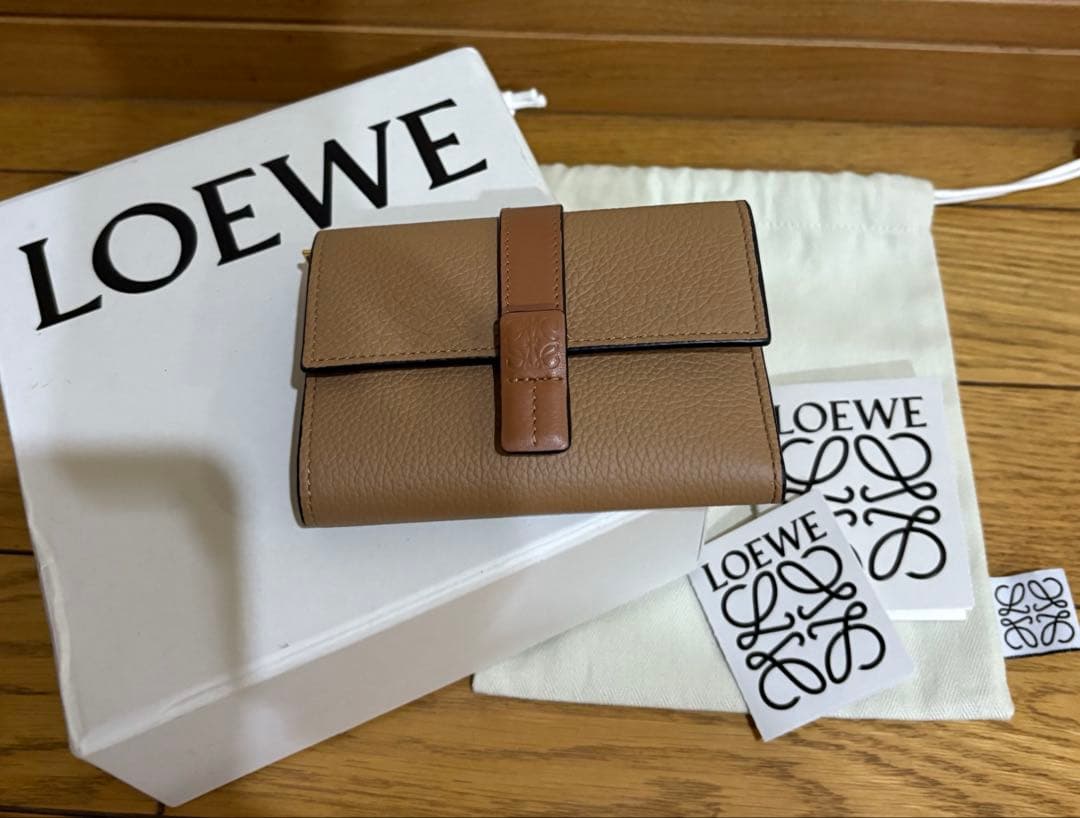 ロエベ バーティカル ウォレット スモール 3つ折り財布