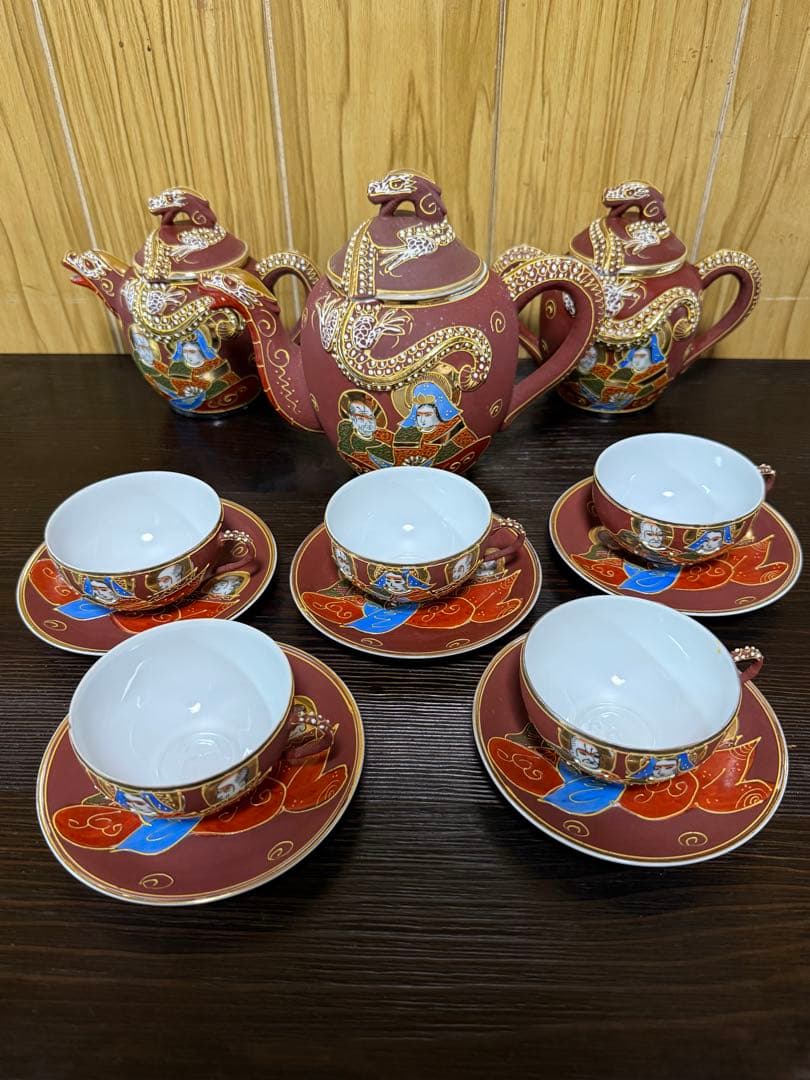 茶道具セット 赤色と金色の陶器製