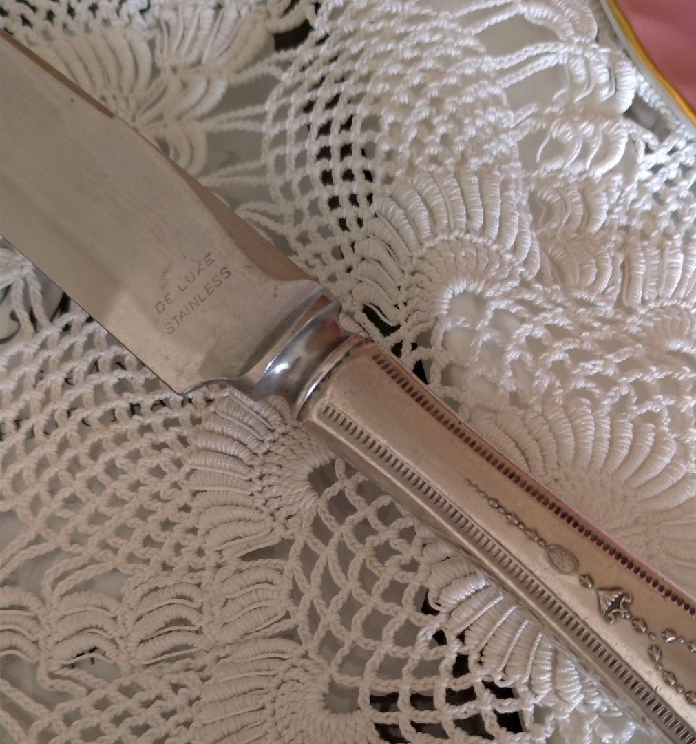 英国ヴィンテージ♡クラシカルで緻密なレリーフ模様の銀色ナイフ♪