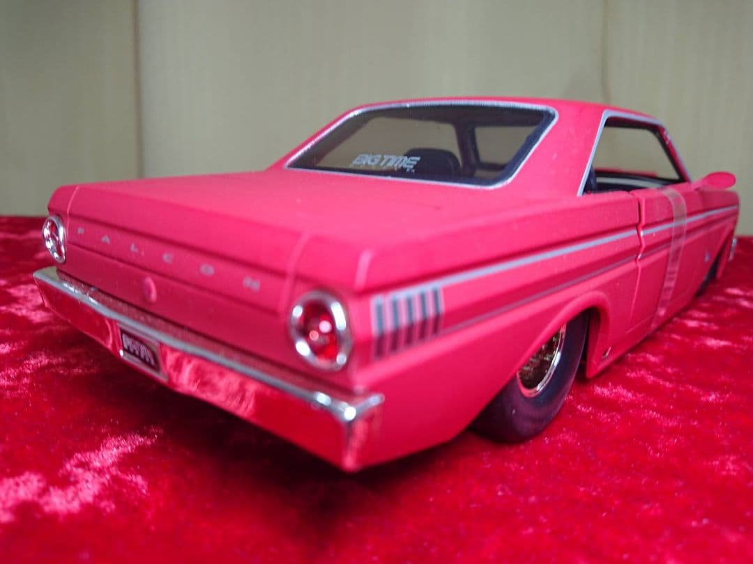 ミニカー 1964 FORD FALCON Jada toys 1/24