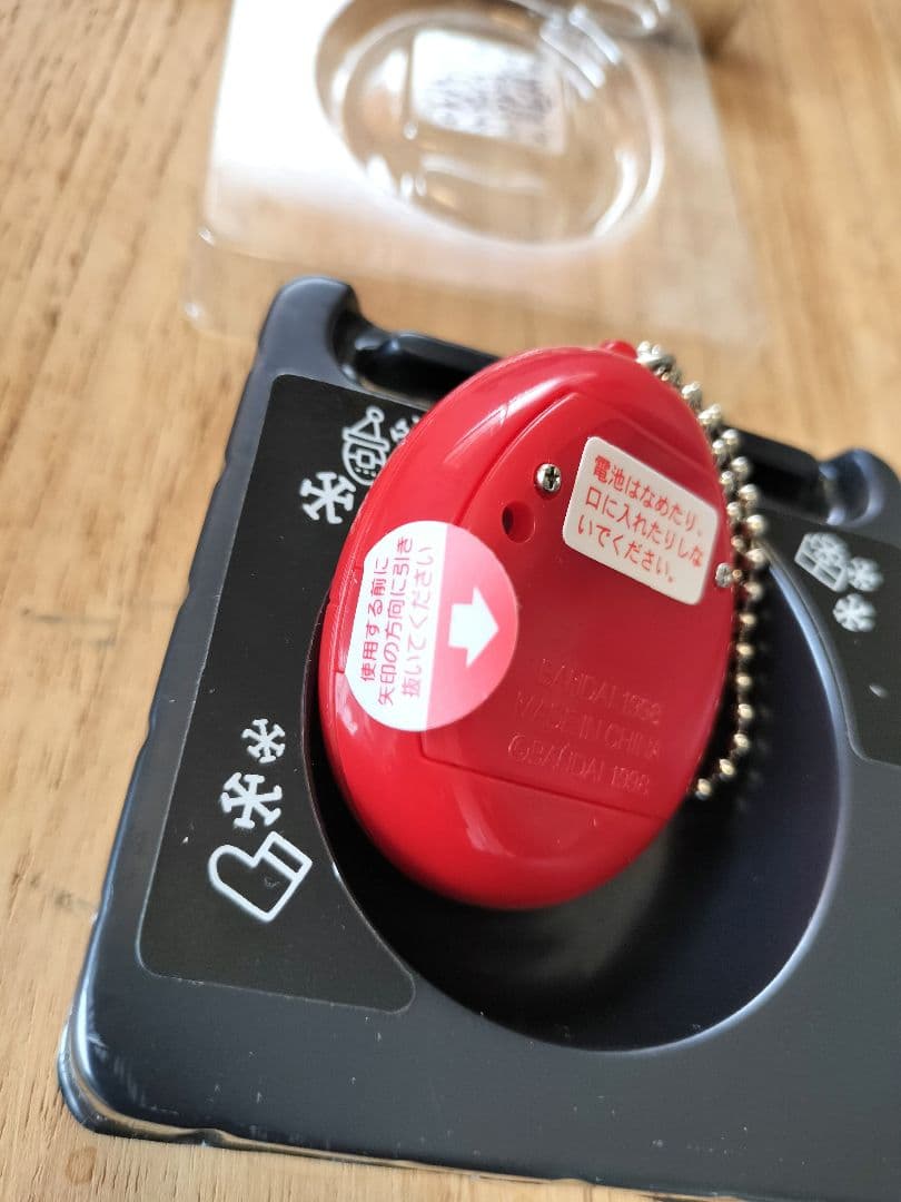 希少品 未使用 サンタクロっちのたまごっち (レッド)