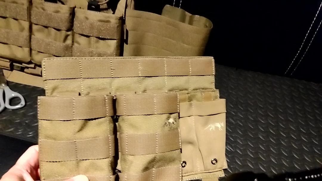 タスマニアンタイガー プレートキャリア　カーキ