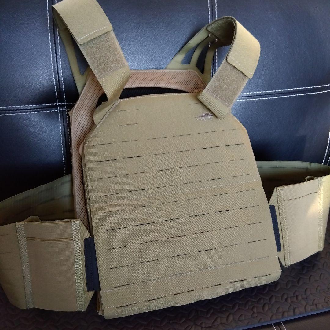 タスマニアンタイガー プレートキャリア　カーキ