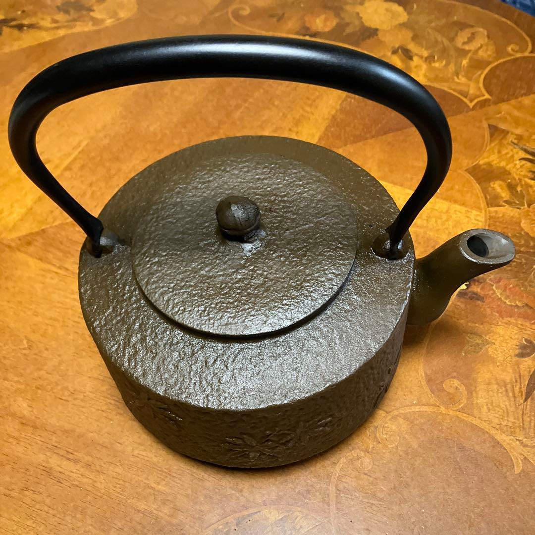 【中型】鉄瓶　南部鉄器　紅葉　チャコールブラウン　美術品　アンティーク　1.3ℓ