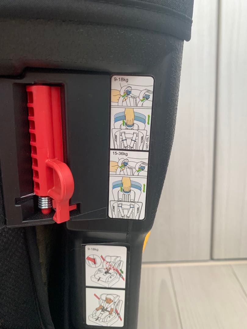 RECARO ジュニアシート　9kg〜35kg対応