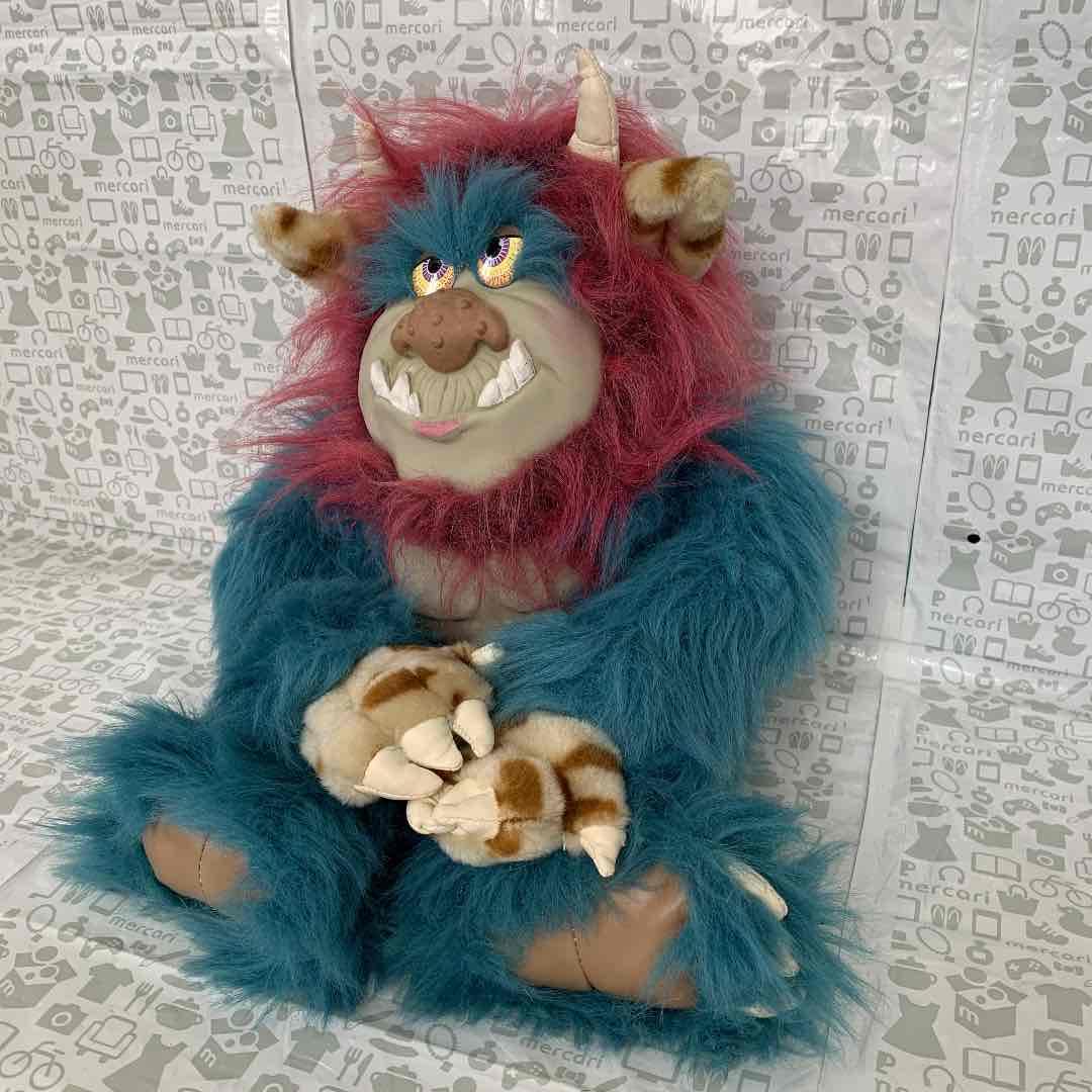 ✅　美品　モンスター　ぬいぐるみ　とてもレア