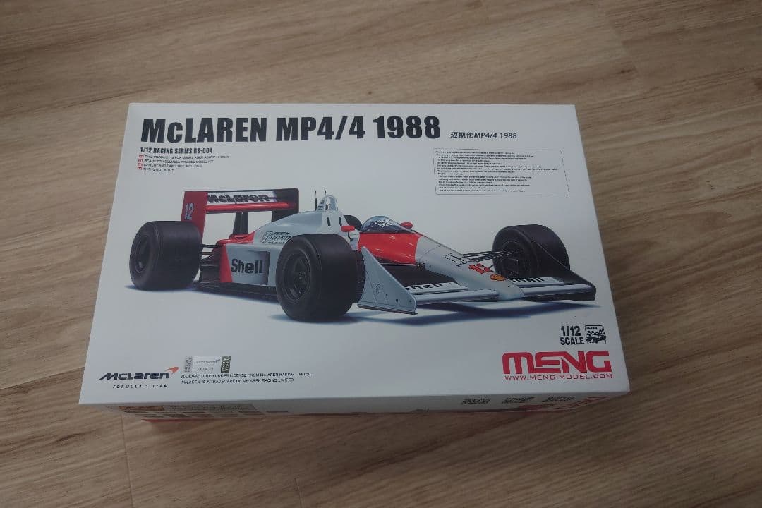 McLaren MP4/4 1988 1/12スケールモデル
