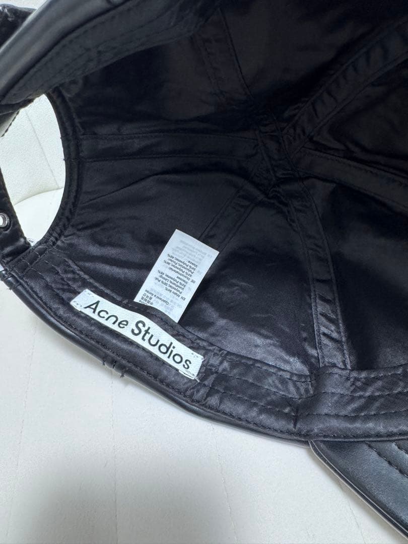 Acne Studios ブラックレザーキャップ