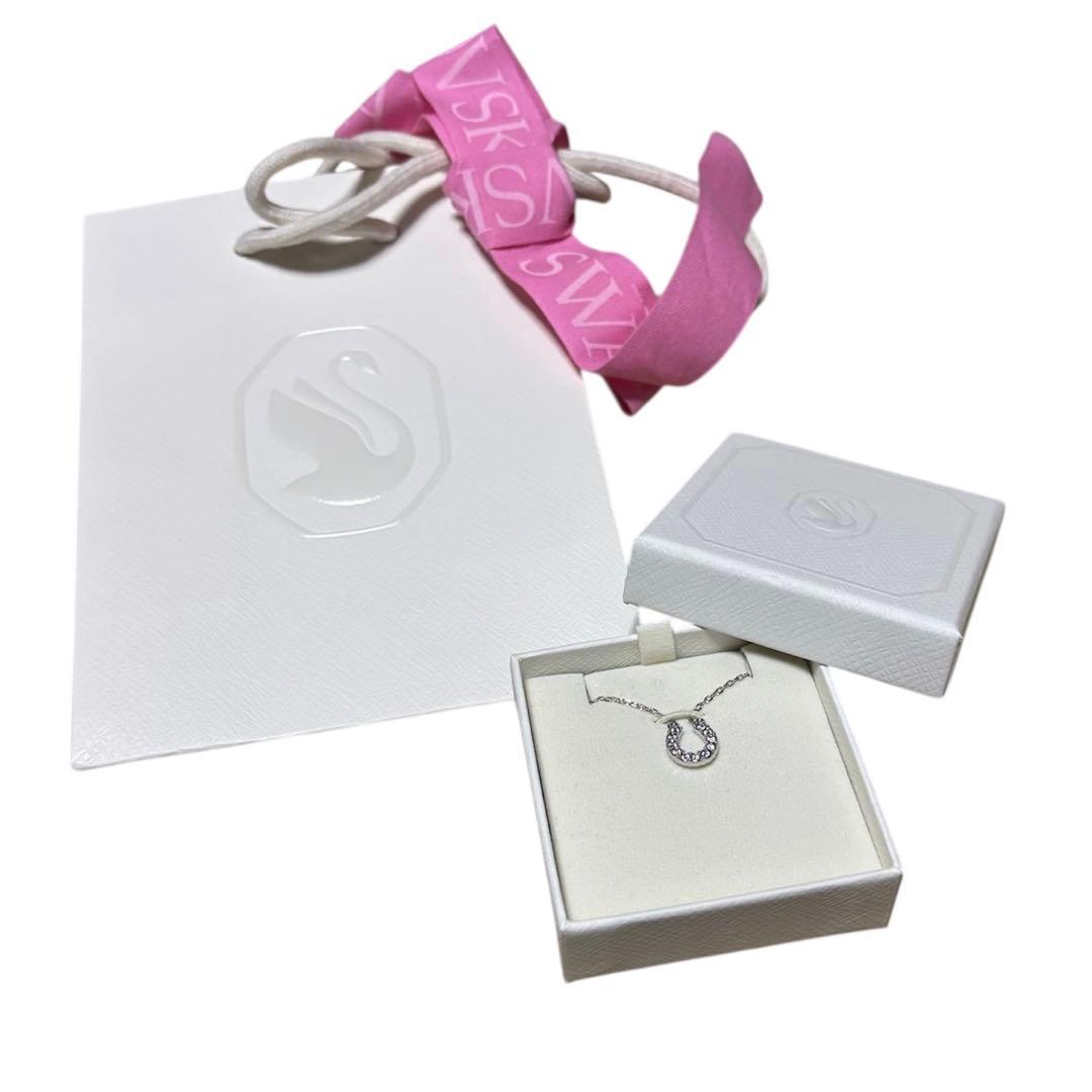 Swarovski 　蹄鉄　ネックレス　ギフトバッグ　Towards ホワイト