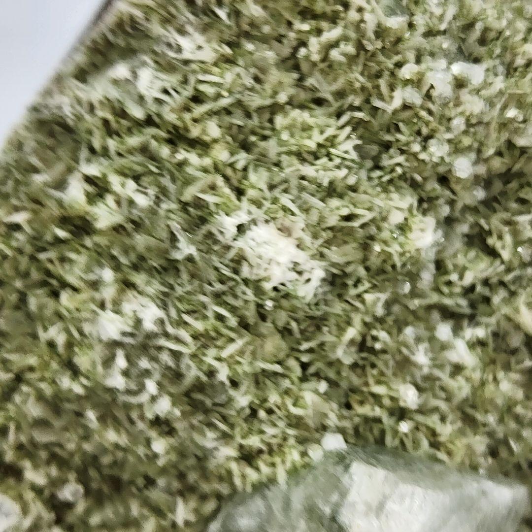 神秘の緑結晶 アポフィライト＆カルサイト原石 - 魂浄化のスピリチュアルストーン