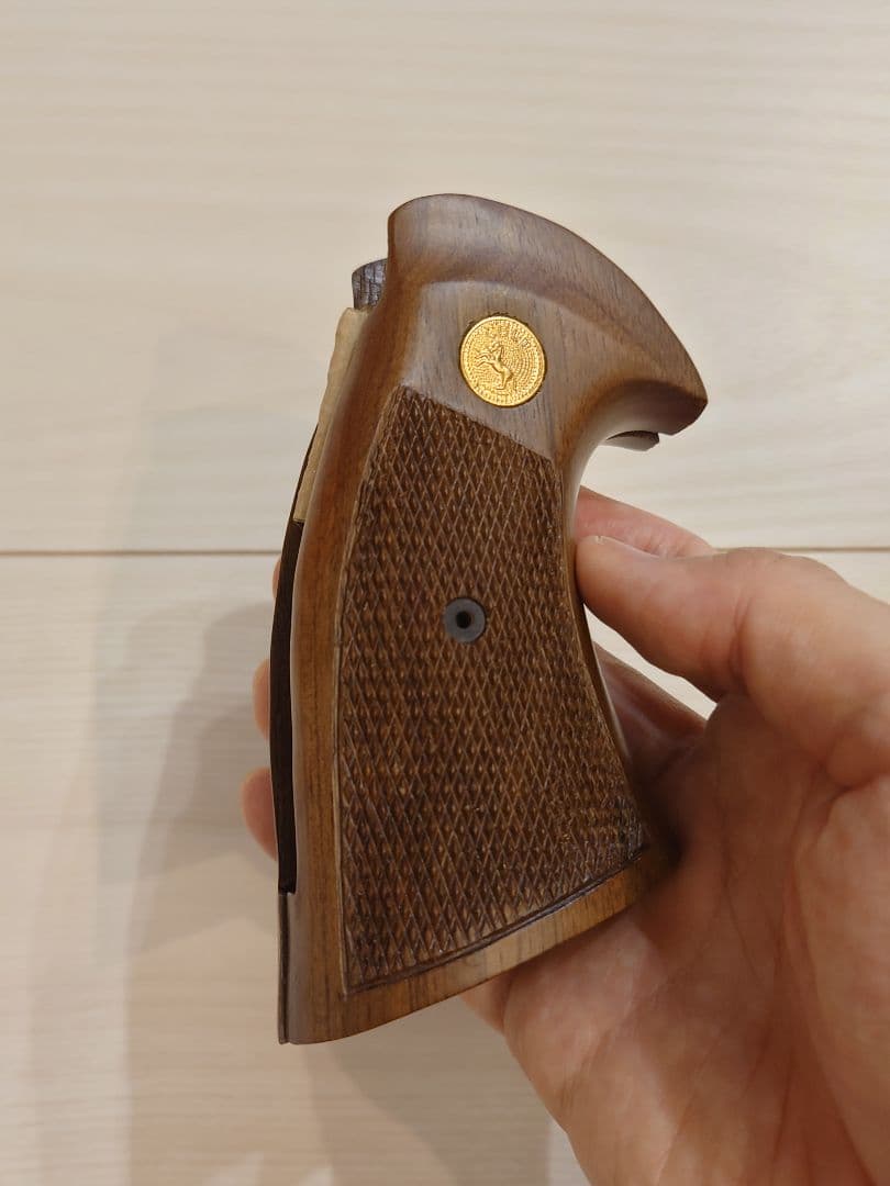 コクサイ コルトパイソン用 木製グリップ