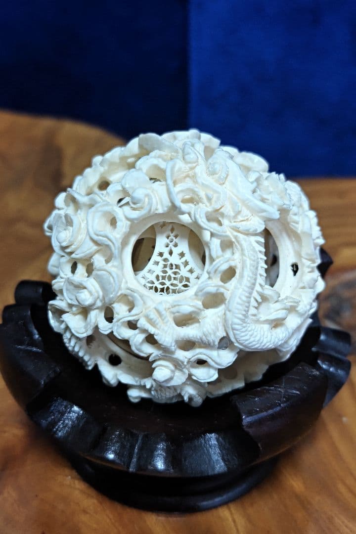 多層球　　象牙調オブジェ