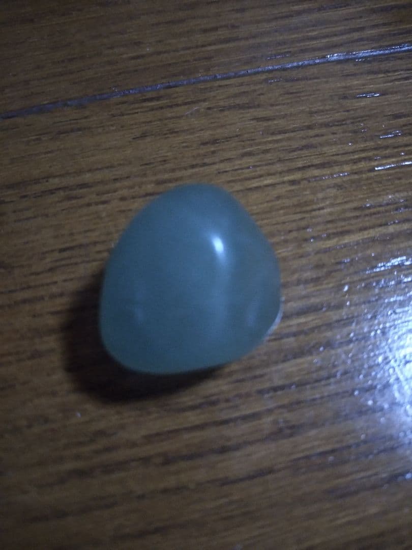 【ガラス質】 糸魚川翡翠 【透過性抜群】