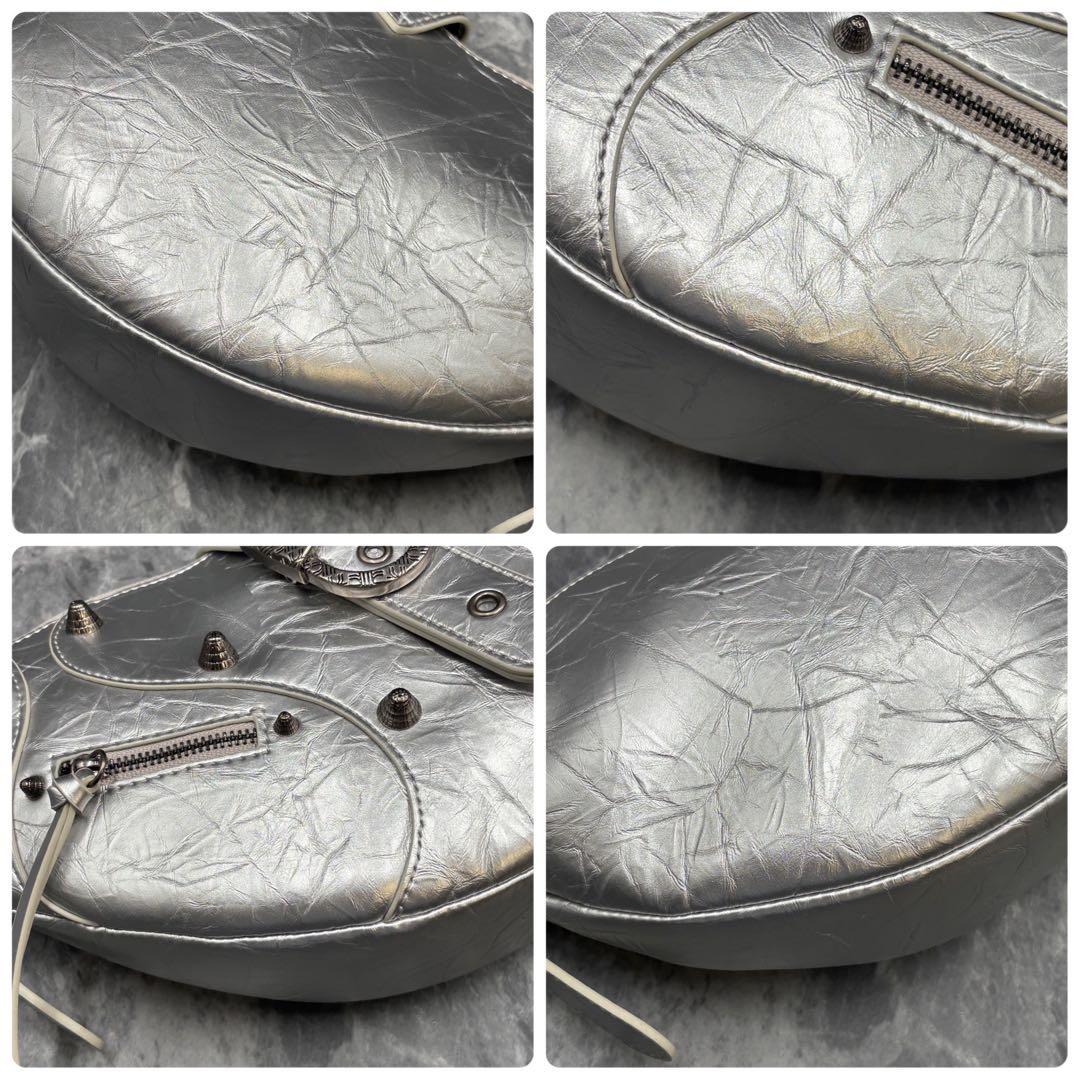 極美品■JW PEI ショルダーバッグ　レザー　シルバー　エンボス　レディース