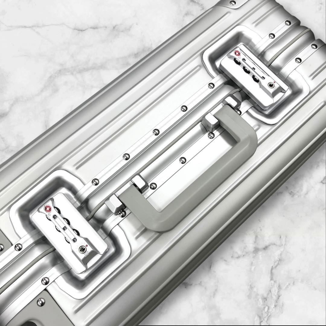 未使用 メルセデスベンツ スーツケース TSAロック 4輪 アルミスーツ 32L