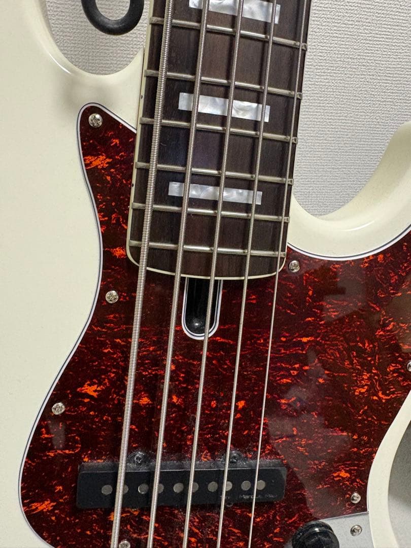 Marcus Miller Sire V7 5弦　Antique White