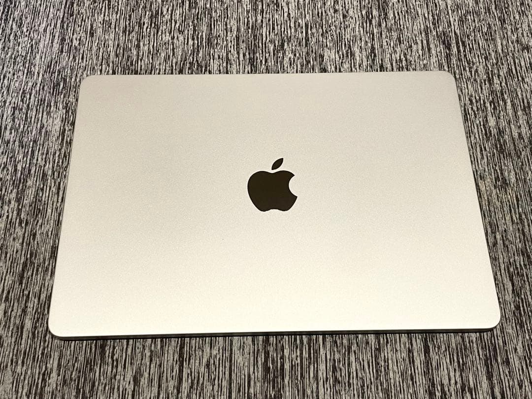 Apple MacBook Air シルバー 【本体 充電器付き】