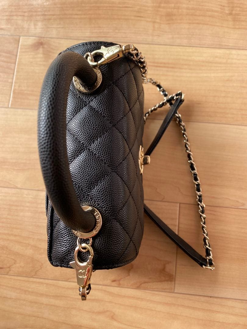 ブラック　キルティング　ショルダーバッグ