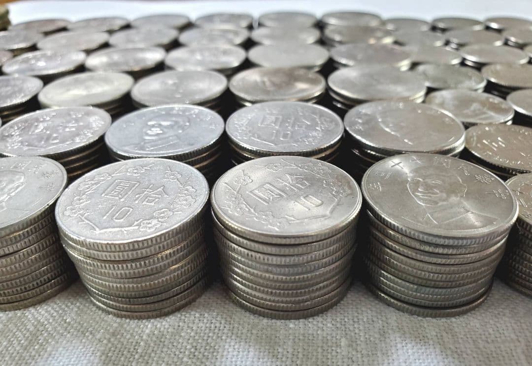 外貨 ニュー台湾ドル 外国  海外 旧硬貨 為替 貨幣 古銭 銭 ウォン