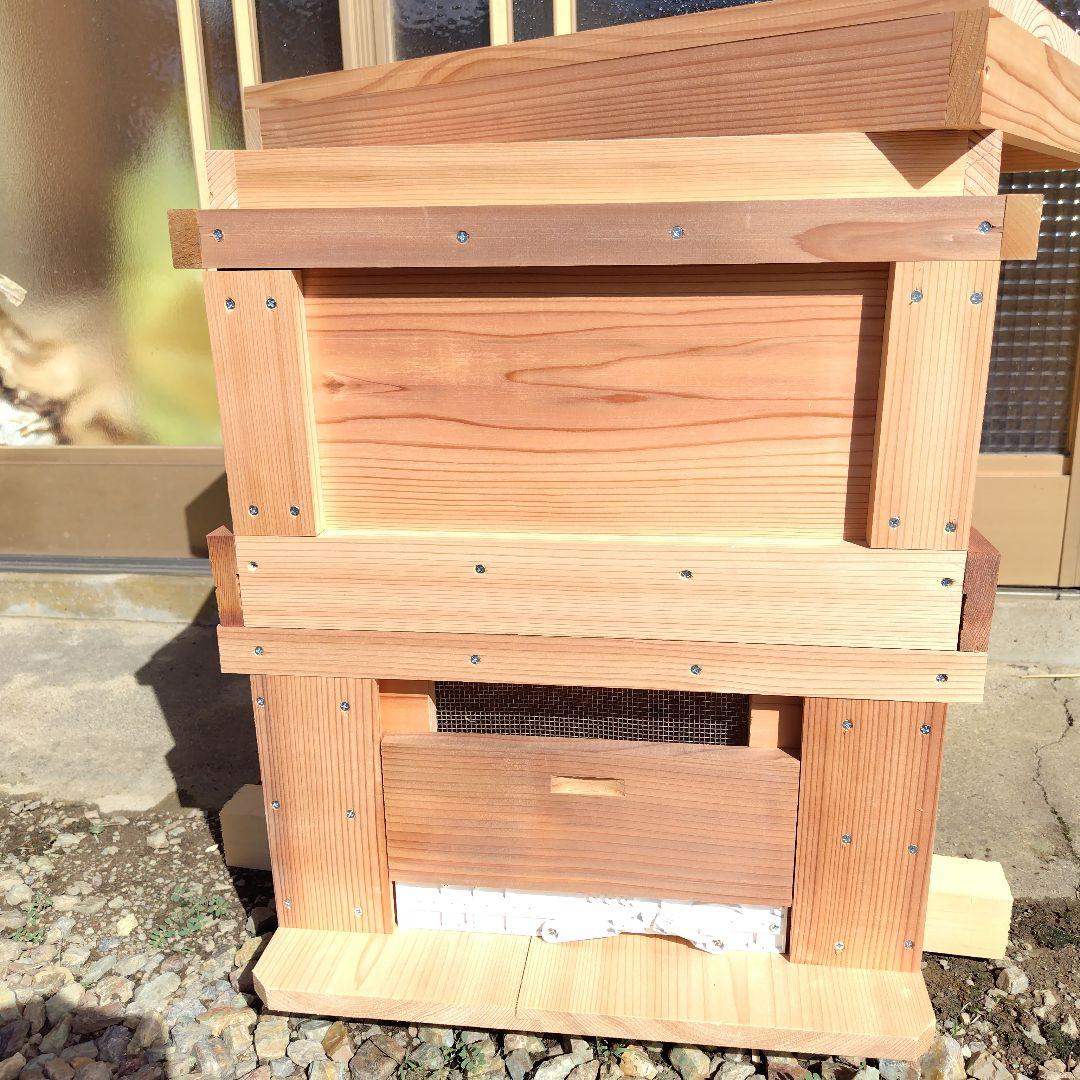 西洋蜜蜂の巣箱、杉板材使用 （10枚かけ）二段使用 縦54㎝✕横45✕高60です
