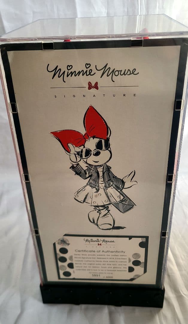 ミニーシグネチャードール Minnie Mouse Signature