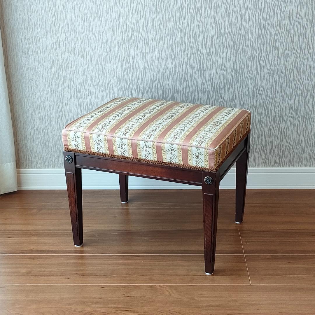 メープル不二屋　スツール　オットマン　ロココ調ファブリック