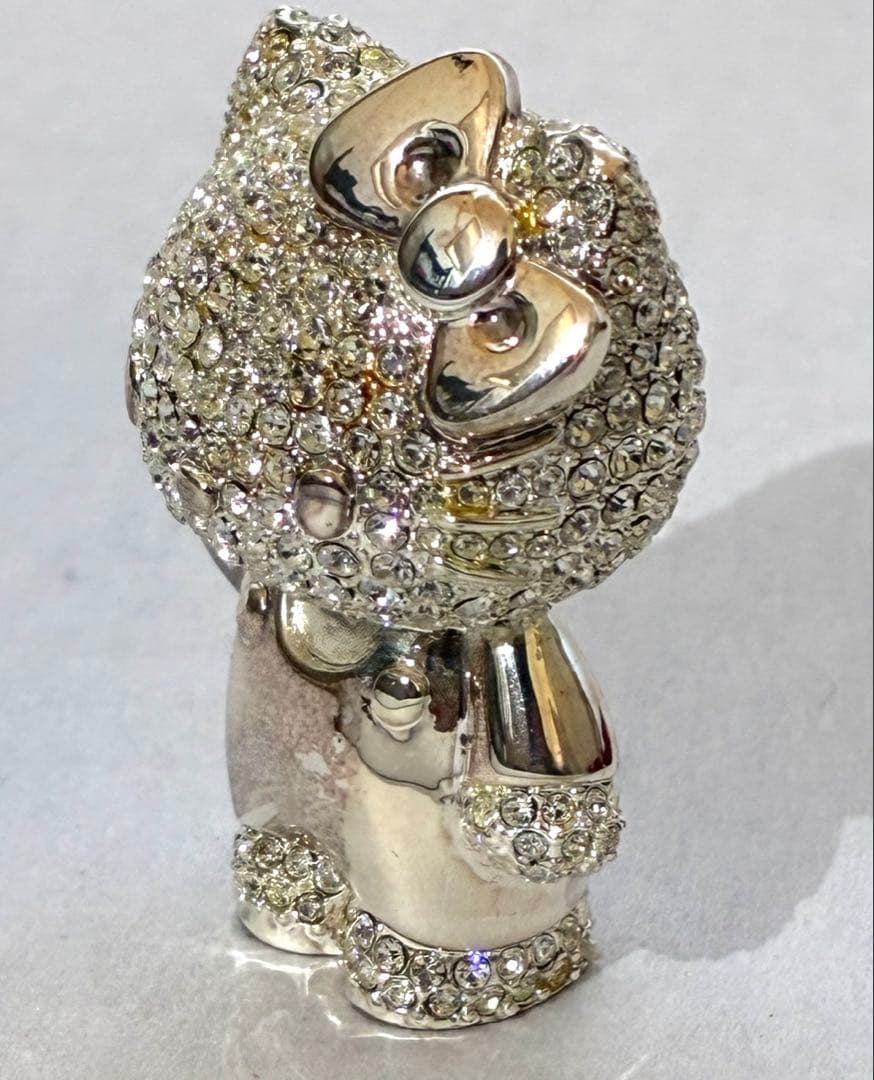 ハローキティー　30周年　スワロフスキー