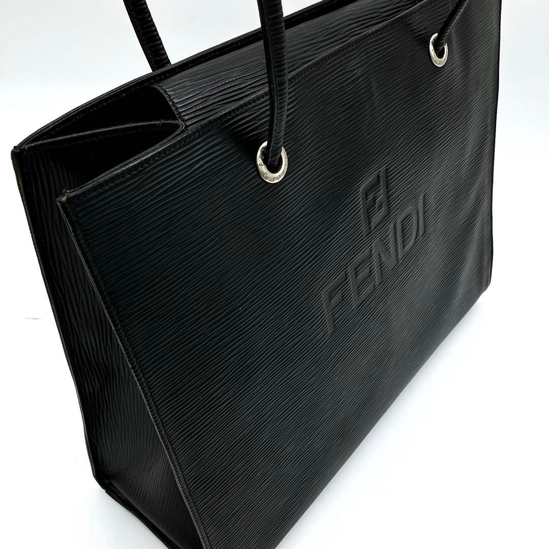 【FENDI】ショルダートートバッグ　ロゴ型押し　レザー　ブラック　A4